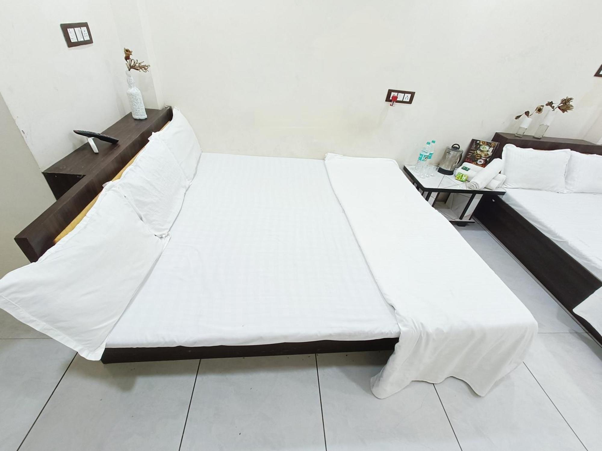 Ginger Hotels Ujjain Tower Kshipra Inn-Family Stay Airconditioned Hotel Exteriör bild