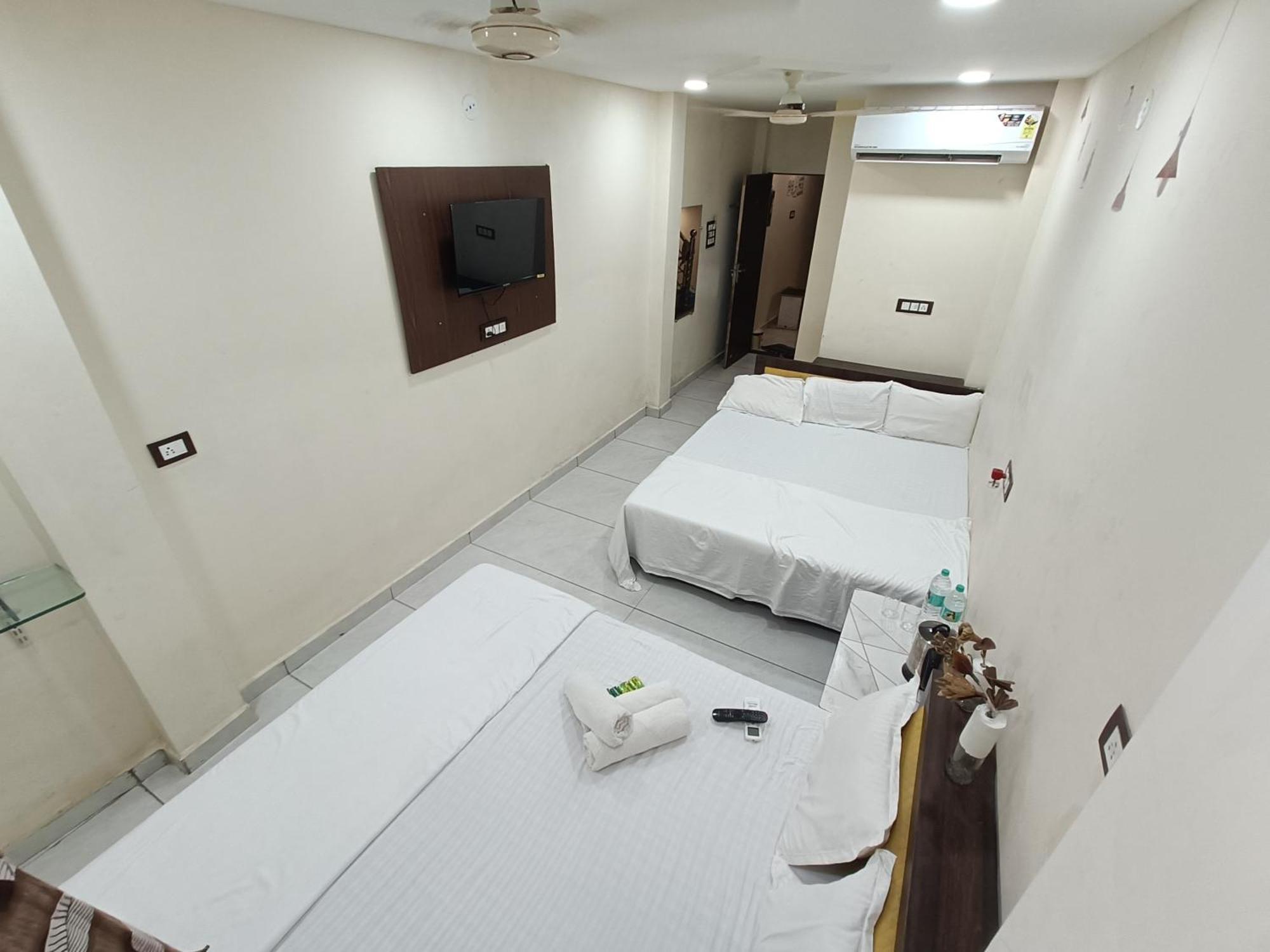 Ginger Hotels Ujjain Tower Kshipra Inn-Family Stay Airconditioned Hotel Exteriör bild