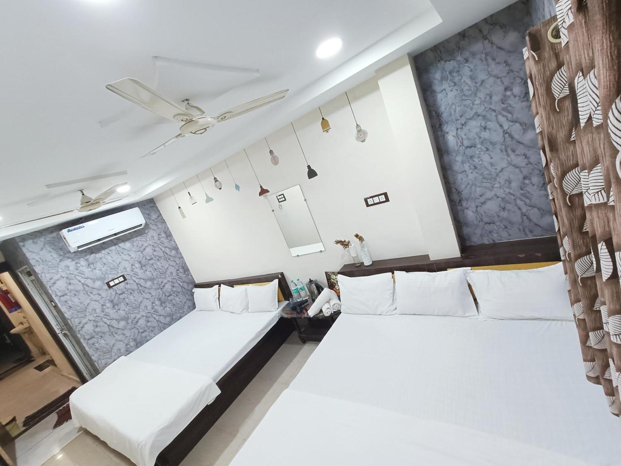 Ginger Hotels Ujjain Tower Kshipra Inn-Family Stay Airconditioned Hotel Exteriör bild