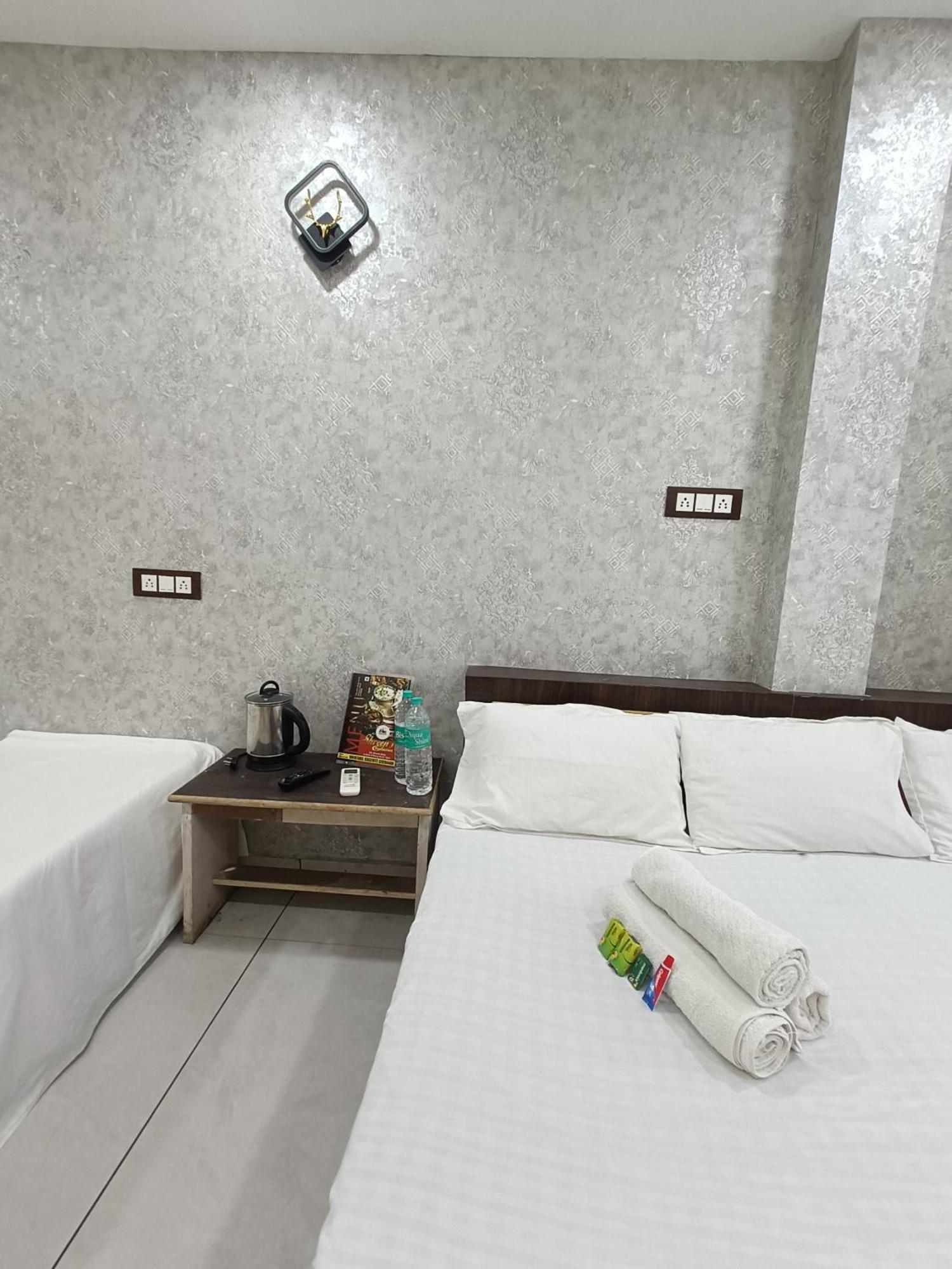 Ginger Hotels Ujjain Tower Kshipra Inn-Family Stay Airconditioned Hotel Exteriör bild