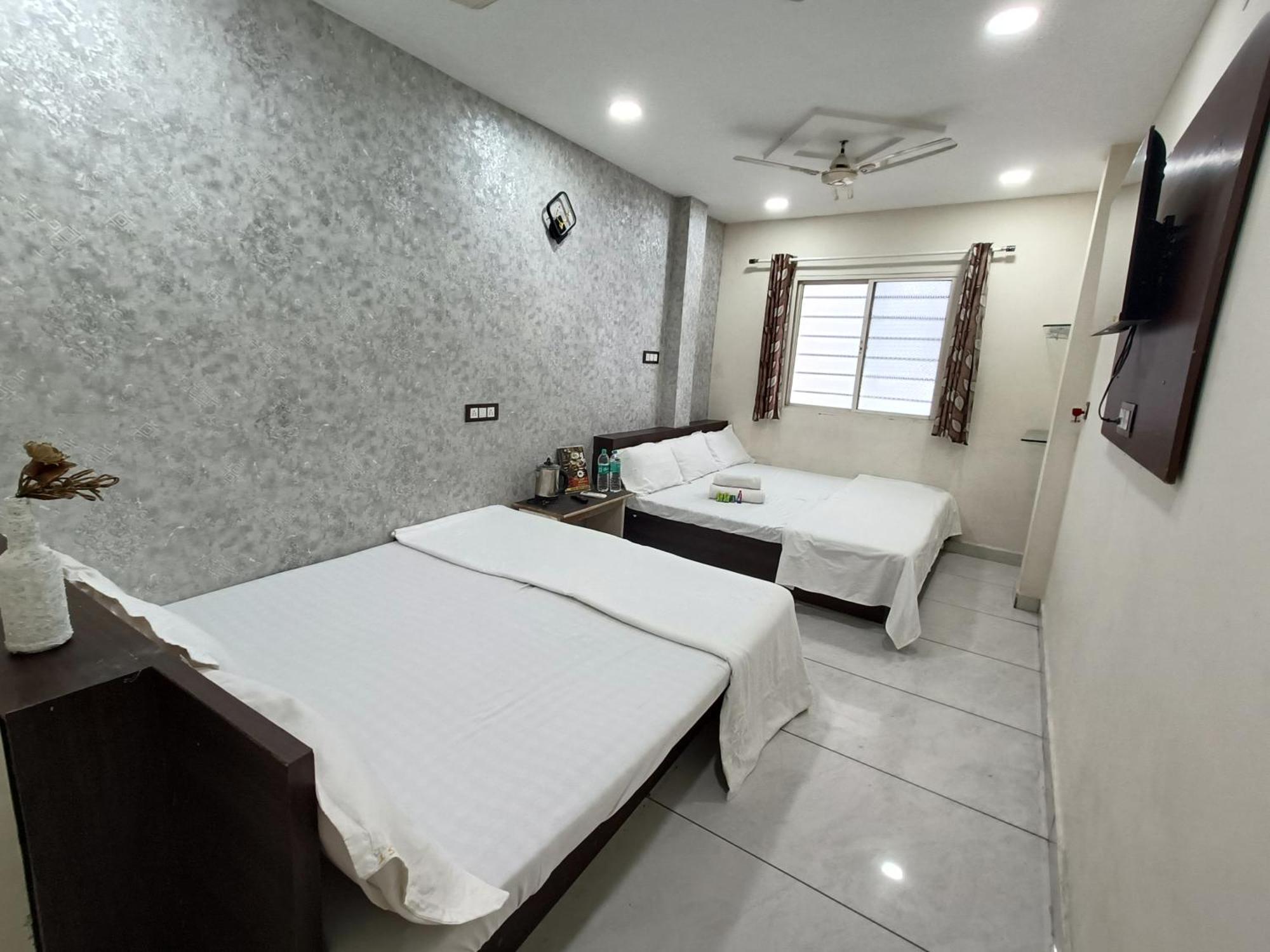 Ginger Hotels Ujjain Tower Kshipra Inn-Family Stay Airconditioned Hotel Exteriör bild