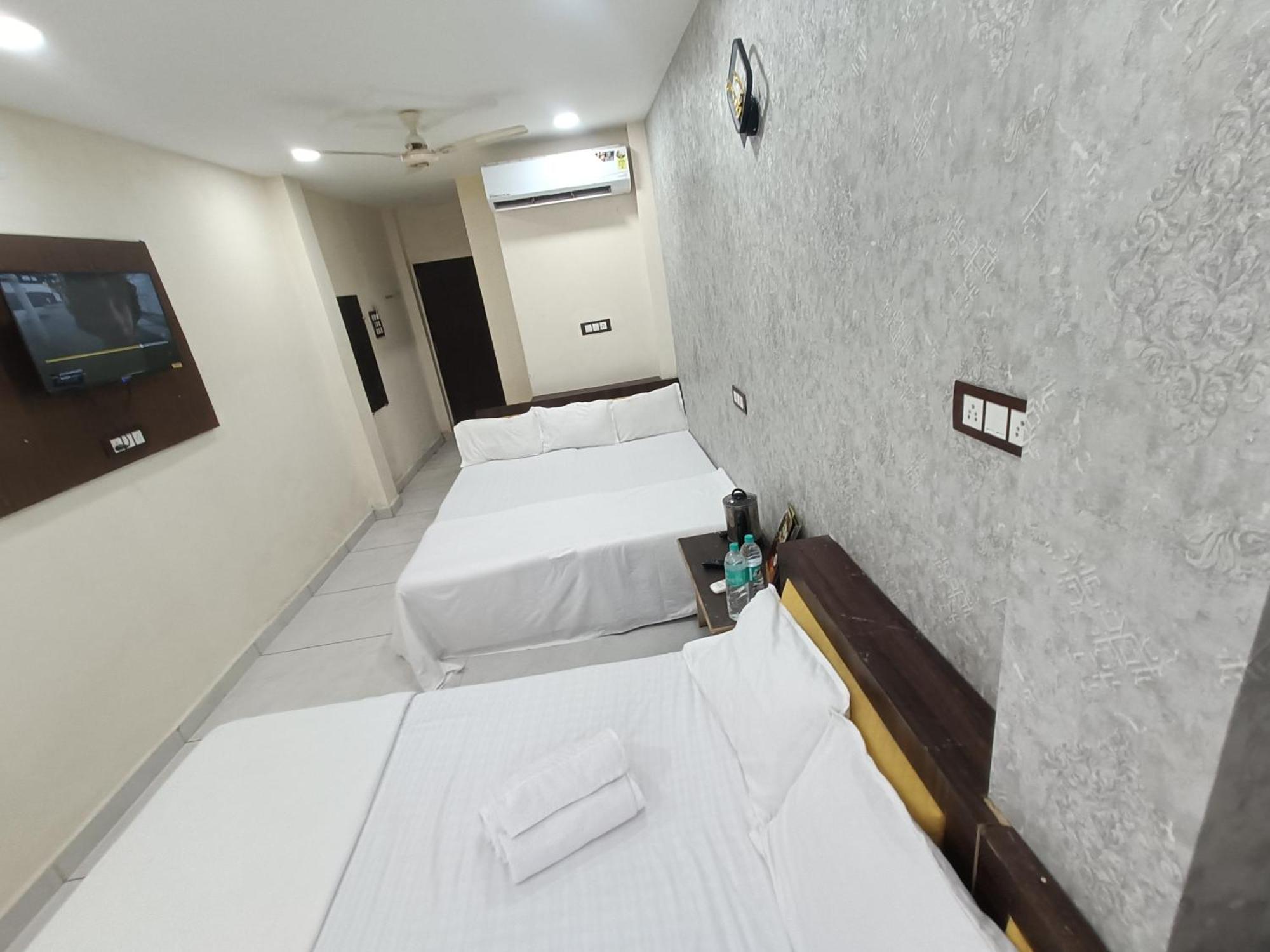 Ginger Hotels Ujjain Tower Kshipra Inn-Family Stay Airconditioned Hotel Exteriör bild