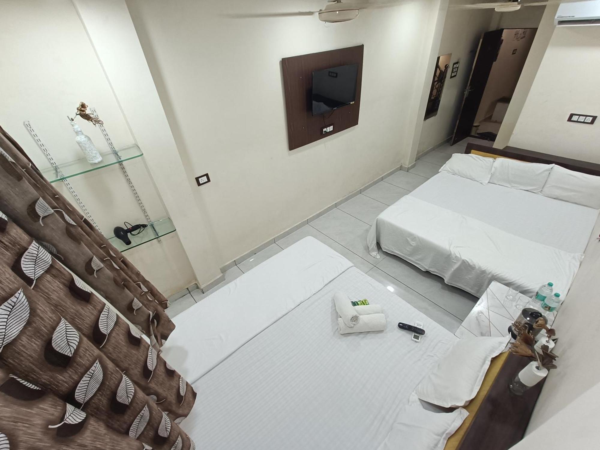 Ginger Hotels Ujjain Tower Kshipra Inn-Family Stay Airconditioned Hotel Exteriör bild